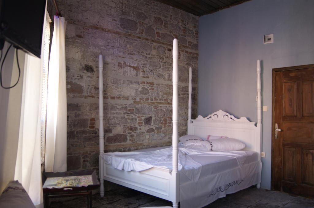 Mahzen Hotel Ayvalik Bagian luar foto