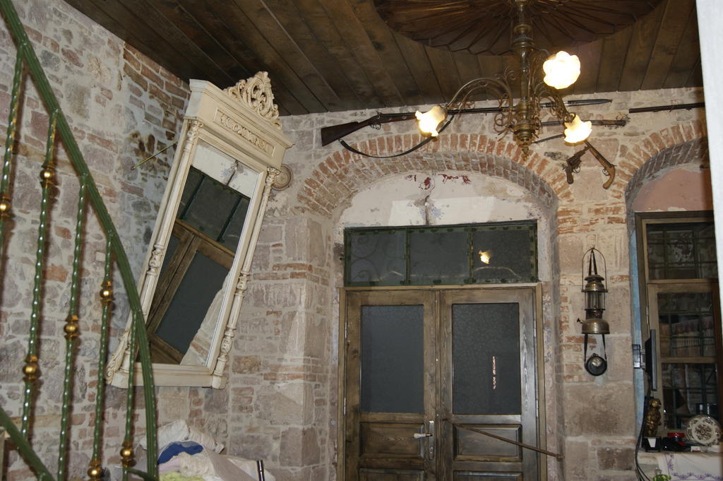 Mahzen Hotel Ayvalik Bagian luar foto