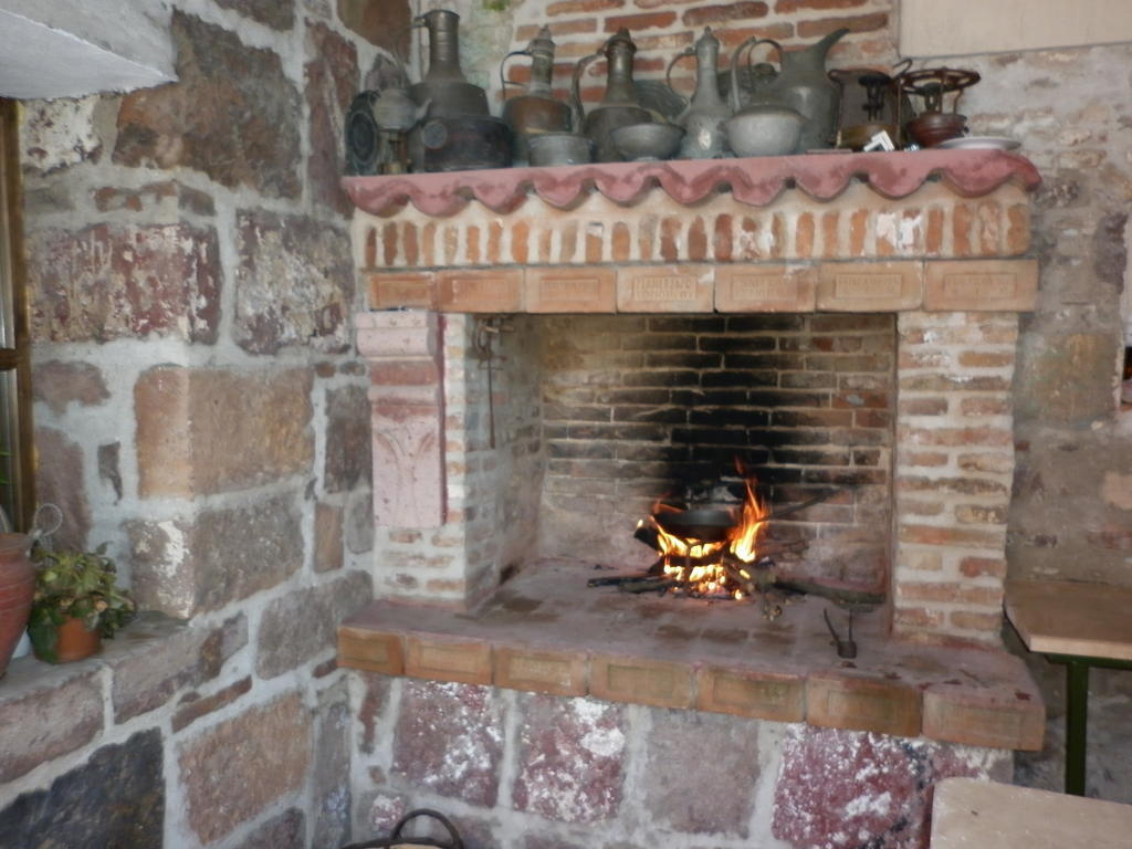 Mahzen Hotel Ayvalik Bagian luar foto