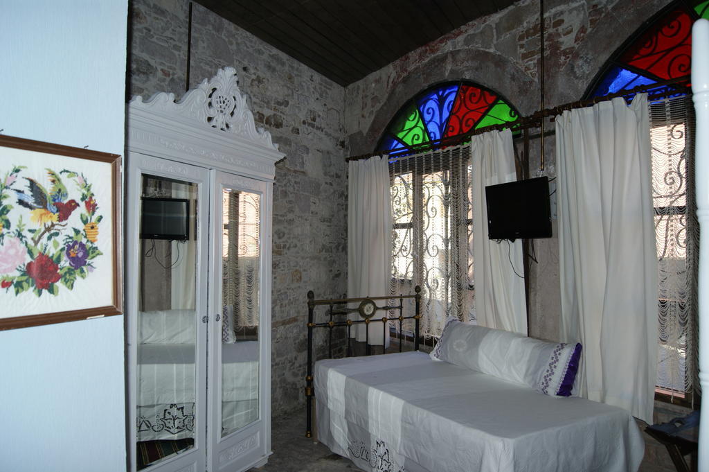 Mahzen Hotel Ayvalik Bagian luar foto